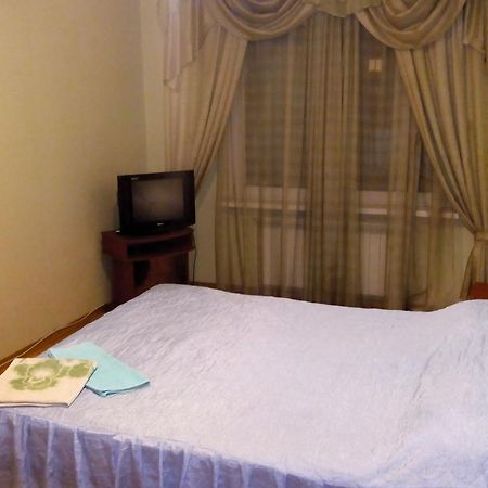 "Plutarh" Mini Hotel Kiev Exterior photo